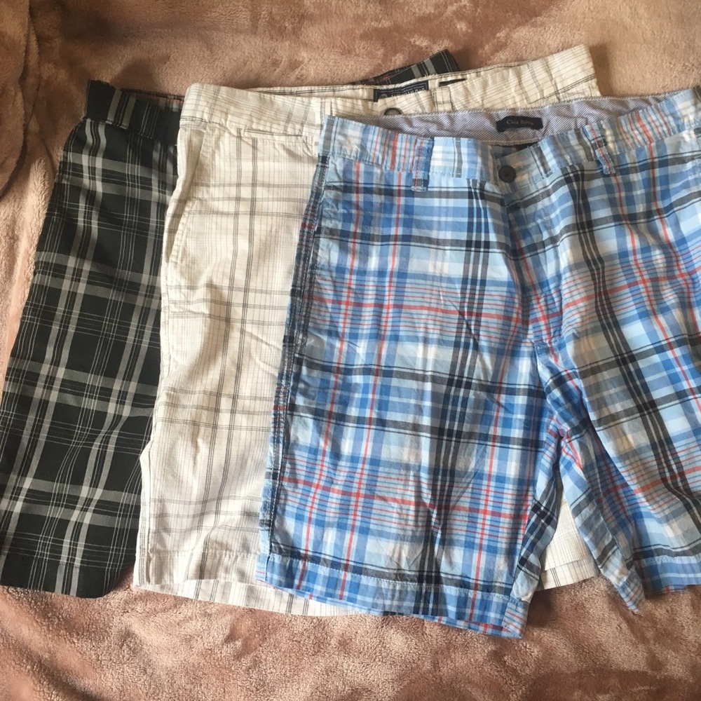 3 pairs of plaid 32 waist men’s shorts